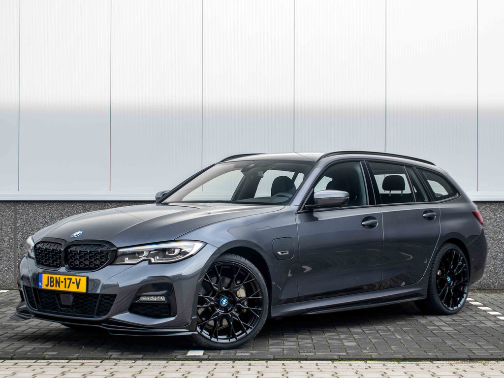 2022 BMW 3 Serie Touring 330e M-sport | Pano | Carplay | Trekhaak | Hifi | Navi | LED | Stoelverwarming / stuurverwarming |