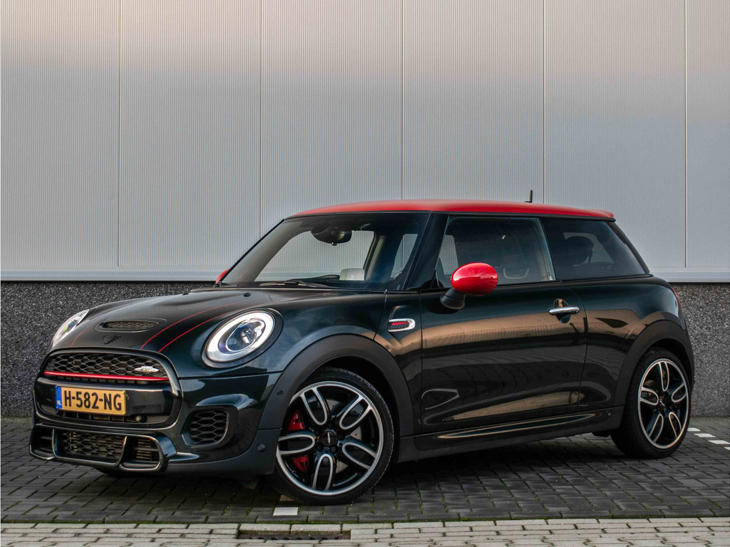 2017 MINI Mini 2.0 John Cooper Works Chili 232pk | Harman Kardon | Stoelverwarming | Achteruitrijcamera | Alcantara | Cruise Control | Climate Control |