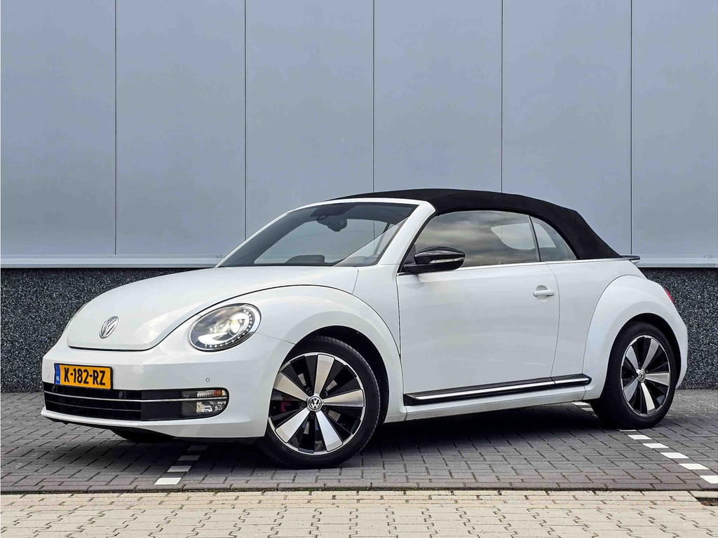 2014 Volkswagen Beetle Cabriolet 2.0 TSI Sport | Carplay | Leder | Fender Soundsytem | Cruise | Stoelverwarming | Climate Control | Parkeersensoren | Lage km
